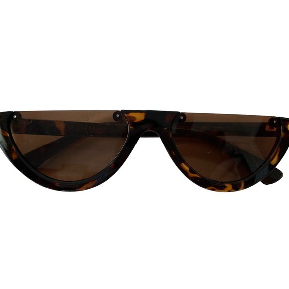 Tortoise Shell Cat-Eye Sunglasses - Picture 6 of 7